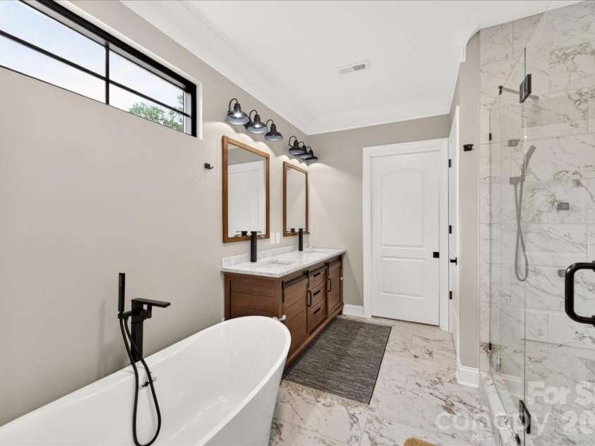 2200 Stratford Avenue, Charlotte, NC 28205.  MLS# CAR4413769, YatesRealty ID 48273. 