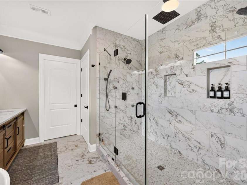 2200 Stratford Avenue, Charlotte, NC 28205.  MLS# CAR4413769, YatesRealty ID 48273. 