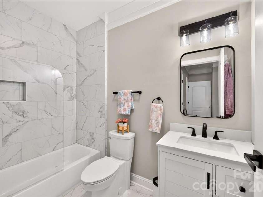 2200 Stratford Avenue, Charlotte, NC 28205.  MLS# CAR4413769, YatesRealty ID 48273. 