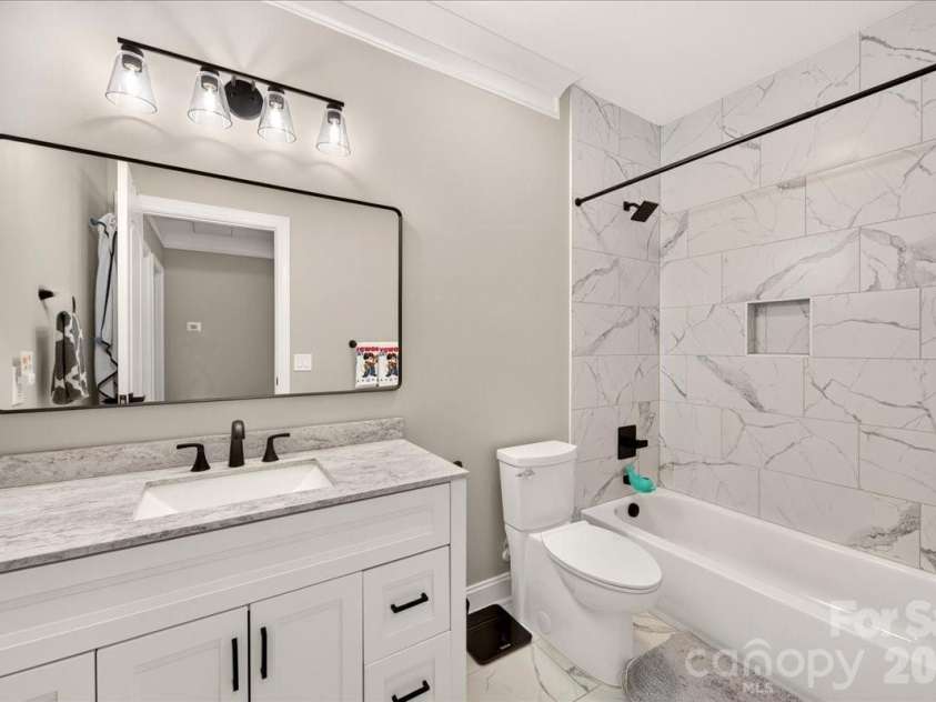 2200 Stratford Avenue, Charlotte, NC 28205.  MLS# CAR4413769, YatesRealty ID 48273. 