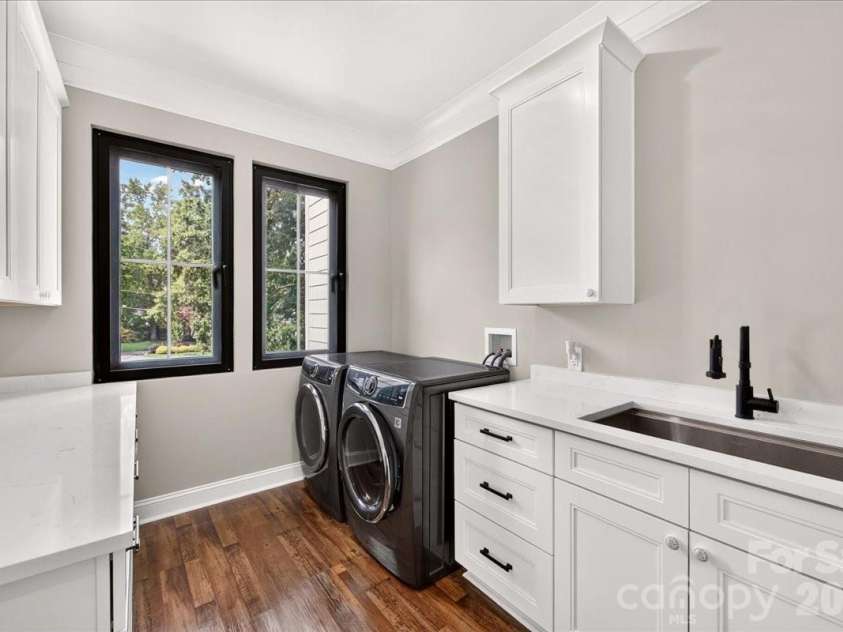 2200 Stratford Avenue, Charlotte, NC 28205.  MLS# CAR4413769, YatesRealty ID 48273. 