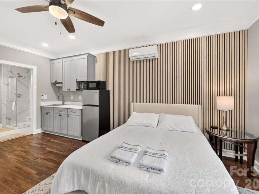 2200 Stratford Avenue, Charlotte, NC 28205.  MLS# CAR4413769, YatesRealty ID 48273. 