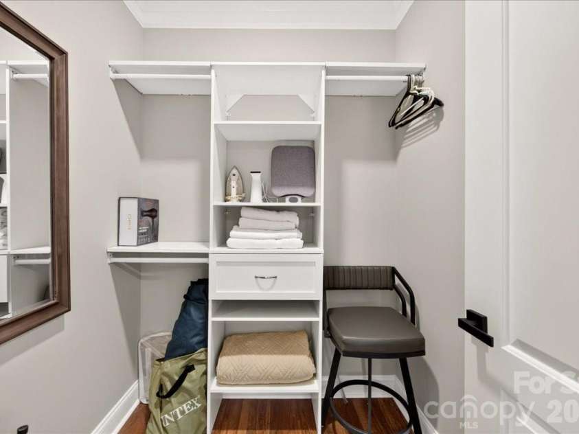 2200 Stratford Avenue, Charlotte, NC 28205.  MLS# CAR4413769, YatesRealty ID 48273. 