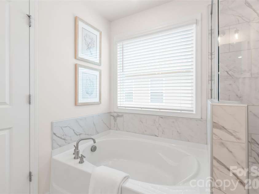 5703 Casper Drive, Charlotte, NC 28214.  MLS# CAR4413583, YatesRealty ID 48274. 