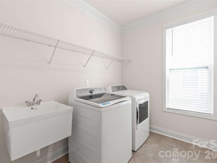 5703 Casper Drive, Charlotte, NC 28214.  MLS# CAR4413583, YatesRealty ID 48274. 