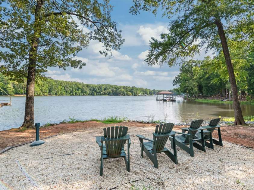 5703 Casper Drive, Charlotte, NC 28214.  MLS# CAR4413583, YatesRealty ID 48274. 