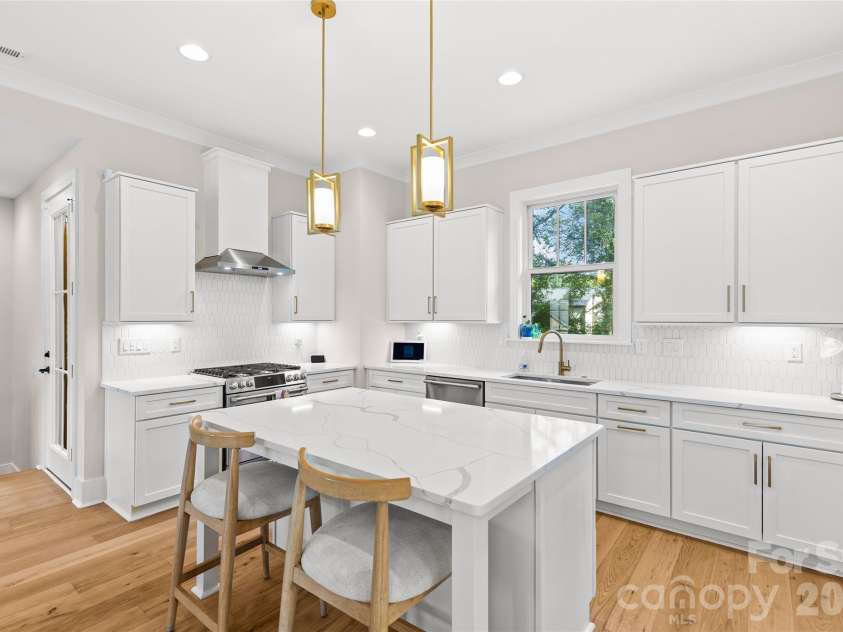 1429 Belle Terre Avenue, Charlotte, NC 28205.  MLS# CAR4409233, YatesRealty ID 48275. 