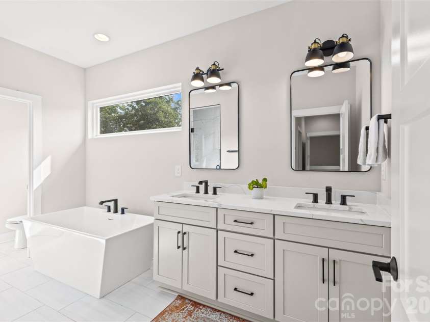 1429 Belle Terre Avenue, Charlotte, NC 28205.  MLS# CAR4409233, YatesRealty ID 48275. 