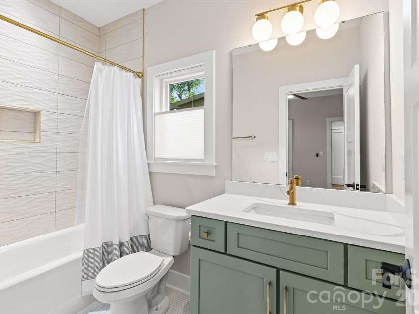 1429 Belle Terre Avenue, Charlotte, NC 28205.  MLS# CAR4409233, YatesRealty ID 48275. 