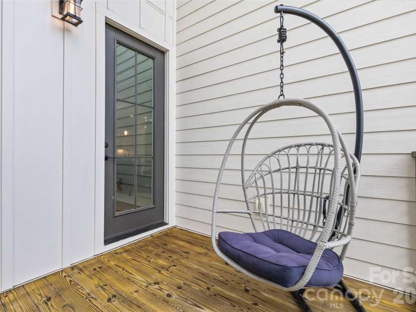 1429 Belle Terre Avenue, Charlotte, NC 28205.  MLS# CAR4409233, YatesRealty ID 48275. 