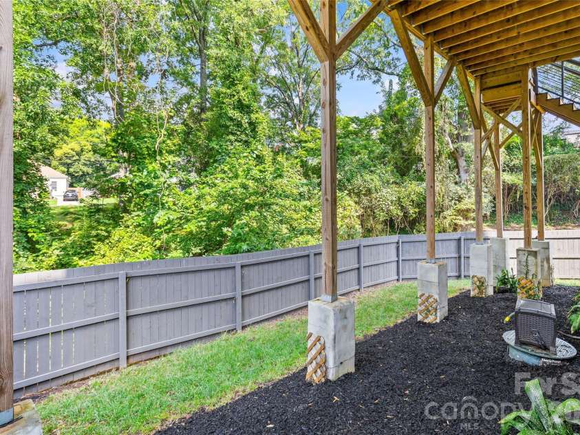 1429 Belle Terre Avenue, Charlotte, NC 28205.  MLS# CAR4409233, YatesRealty ID 48275. 