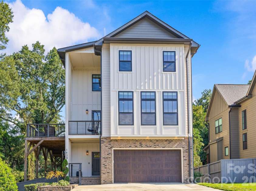 1429 Belle Terre Avenue, Charlotte, NC 28205.  MLS# CAR4409233, YatesRealty ID 48275. 