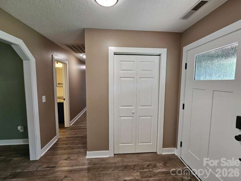 1035 Waterway Drive, Sumter, SC 29154.  MLS# CAR4420215, YatesRealty ID 48276. Foyer
