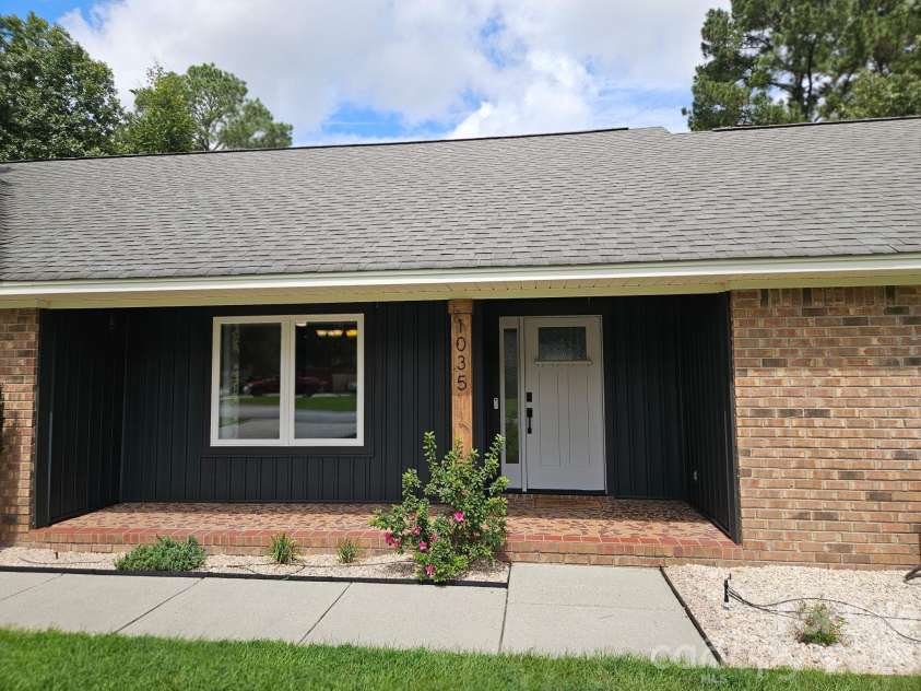 1035 Waterway Drive, Sumter, SC 29154.  MLS# CAR4420215, YatesRealty ID 48276. Front Porch