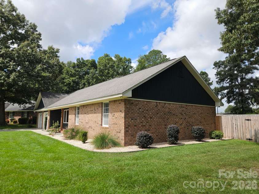 1035 Waterway Drive, Sumter, SC 29154.  MLS# CAR4420215, YatesRealty ID 48276. Front Right Side
