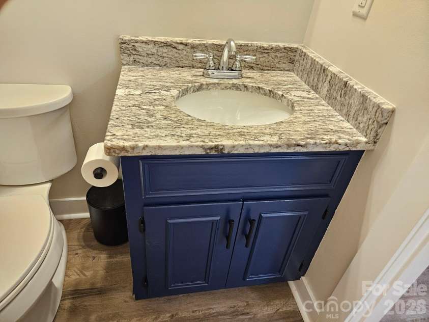 1035 Waterway Drive, Sumter, SC 29154.  MLS# CAR4420215, YatesRealty ID 48276. Hall Bath