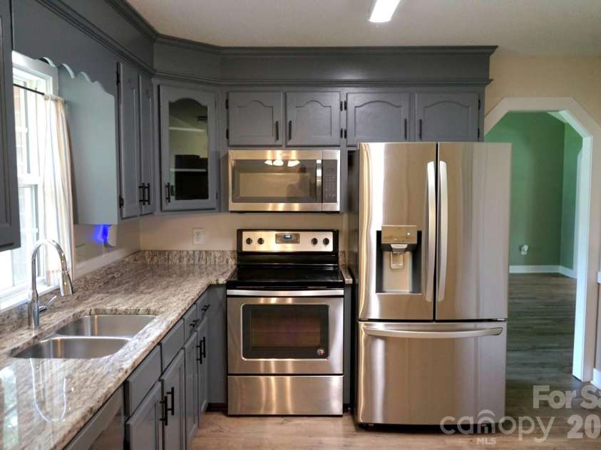 1035 Waterway Drive, Sumter, SC 29154.  MLS# CAR4420215, YatesRealty ID 48276. Kitchen
