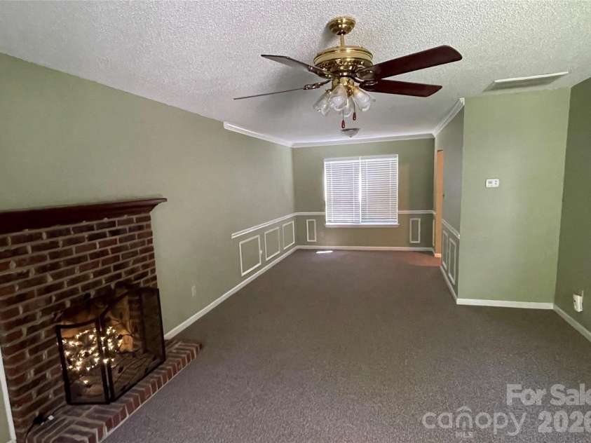 14223 Walkers Crossing Drive, Charlotte, NC 28273.  MLS# CAR4420665, YatesRealty ID 48277. 