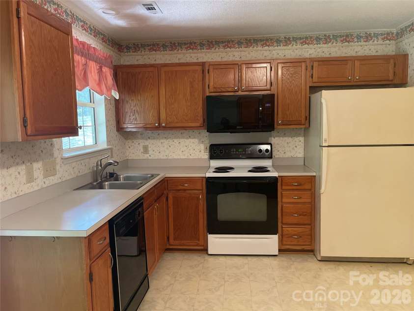 14223 Walkers Crossing Drive, Charlotte, NC 28273.  MLS# CAR4420665, YatesRealty ID 48277. 