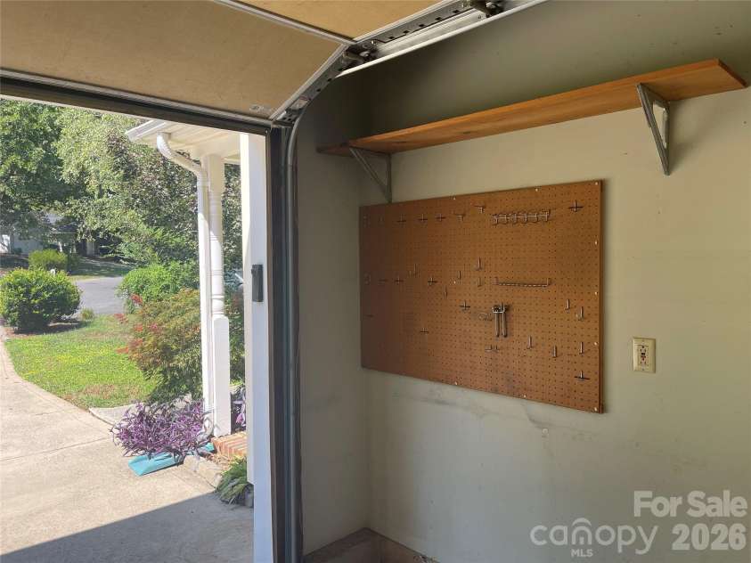 14223 Walkers Crossing Drive, Charlotte, NC 28273.  MLS# CAR4420665, YatesRealty ID 48277. 