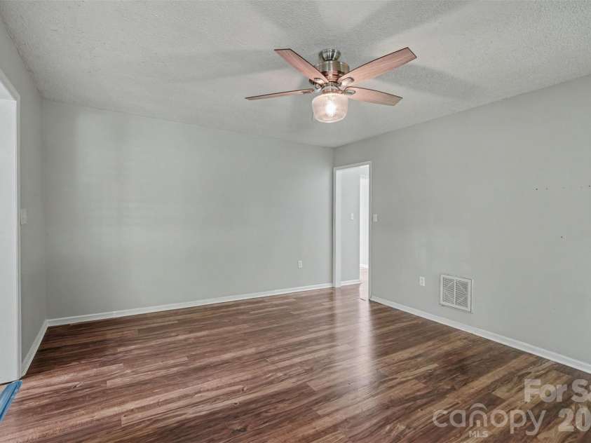9803 Cooper Run Lane, Charlotte, NC 28269.  MLS# CAR4419711, YatesRealty ID 48278. Dining Room