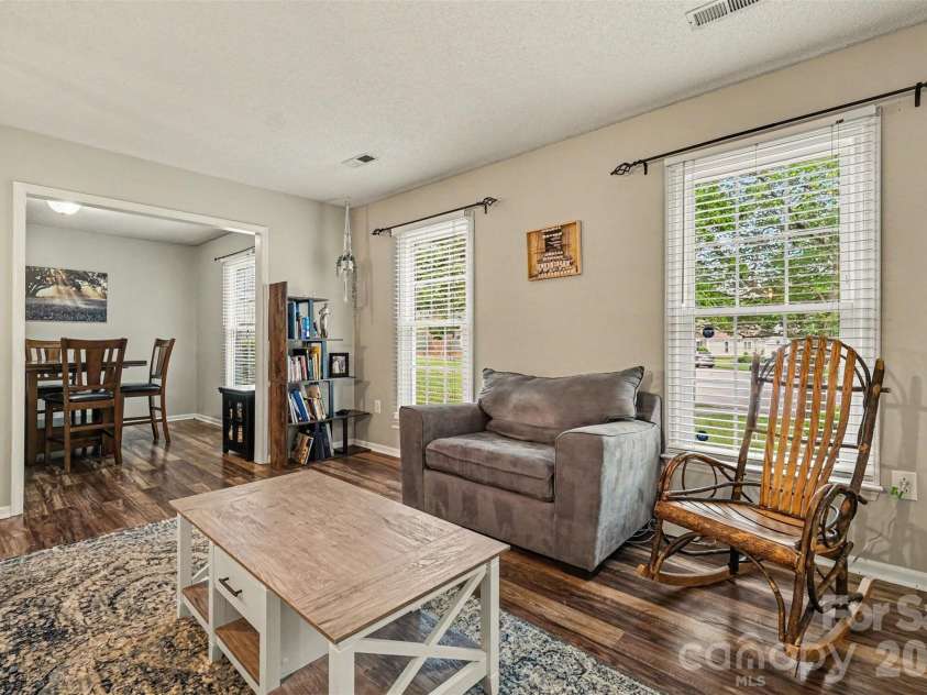9803 Cooper Run Lane, Charlotte, NC 28269.  MLS# CAR4419711, YatesRealty ID 48278. Living Room