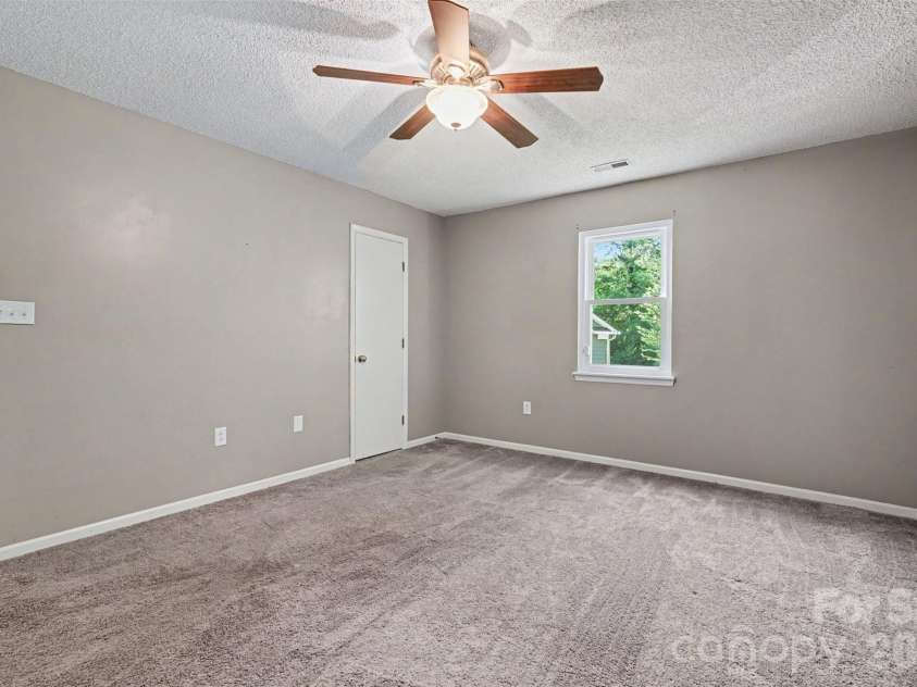 9803 Cooper Run Lane, Charlotte, NC 28269.  MLS# CAR4419711, YatesRealty ID 48278. Primary Bedroom