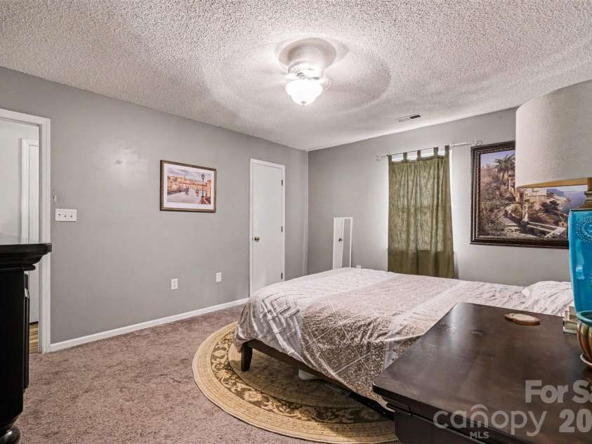 9803 Cooper Run Lane, Charlotte, NC 28269.  MLS# CAR4419711, YatesRealty ID 48278. Primary Bedroom