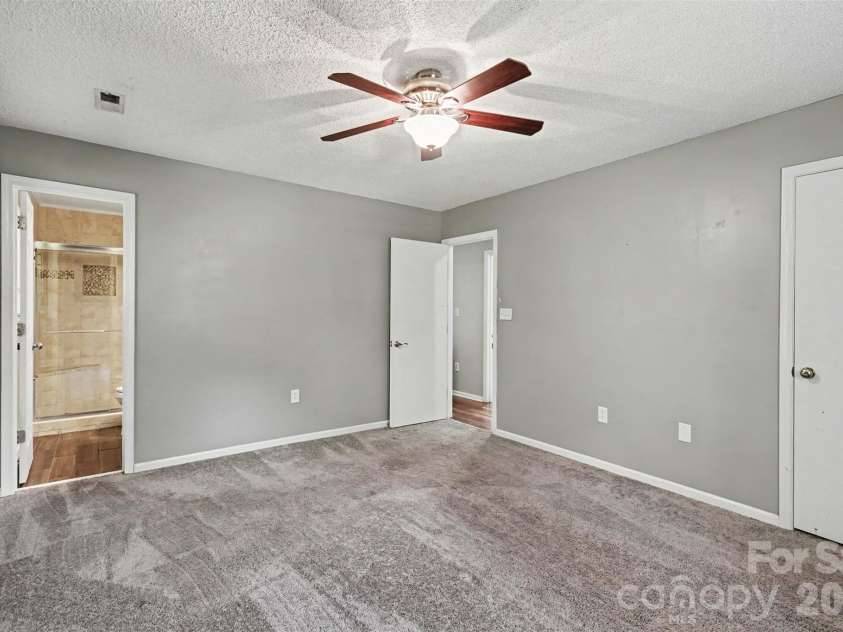 9803 Cooper Run Lane, Charlotte, NC 28269.  MLS# CAR4419711, YatesRealty ID 48278. Primary Bedroom