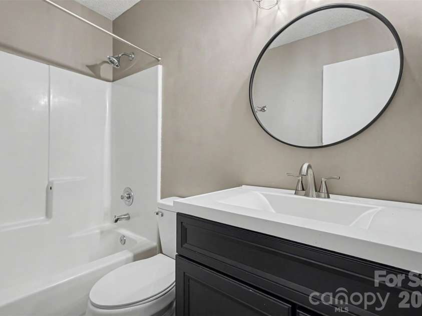 9803 Cooper Run Lane, Charlotte, NC 28269.  MLS# CAR4419711, YatesRealty ID 48278. Secondary Bathroom