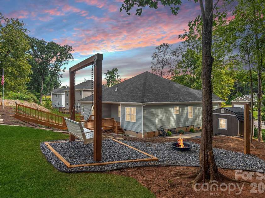 203 Macon Drive, Statesville, NC 28625.  MLS# CAR4419495, YatesRealty ID 48279. 