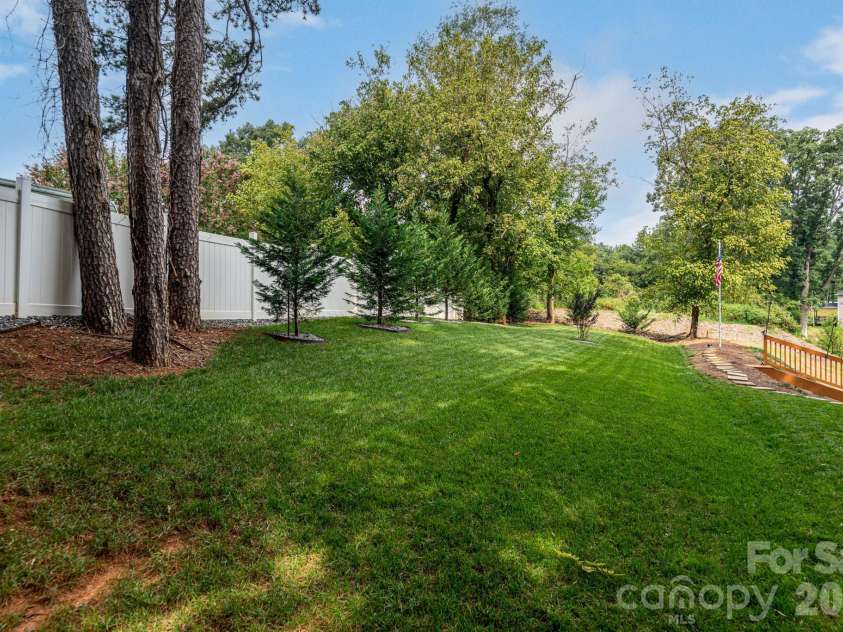 203 Macon Drive, Statesville, NC 28625.  MLS# CAR4419495, YatesRealty ID 48279. 