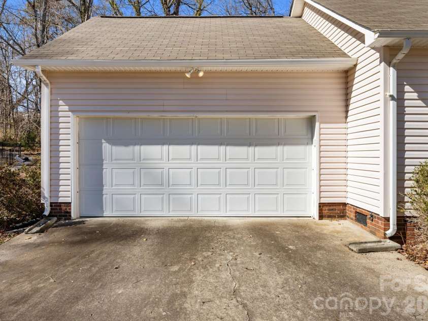 300 Chinaberry Drive, China Grove, NC 28023.  MLS# CAR4346542, YatesRealty ID 4828. 