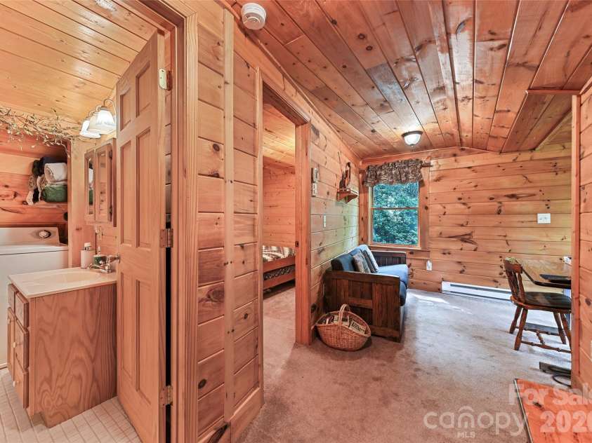 52 Steep Lane, Maggie Valley, NC 28751.  MLS# CAR4397095, YatesRealty ID 48282. Sitting area