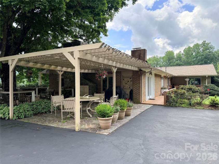455 Avery Lane, Newland, NC 28657.  MLS# CAR4420126, YatesRealty ID 48283. 