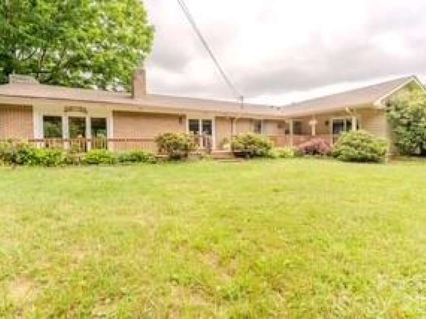 455 Avery Lane, Newland, NC 28657.  MLS# CAR4420126, YatesRealty ID 48283. 