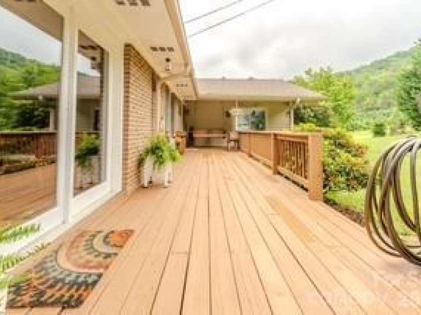455 Avery Lane, Newland, NC 28657.  MLS# CAR4420126, YatesRealty ID 48283. 