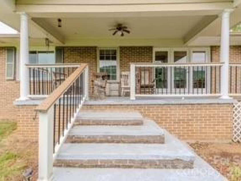 455 Avery Lane, Newland, NC 28657.  MLS# CAR4420126, YatesRealty ID 48283. 
