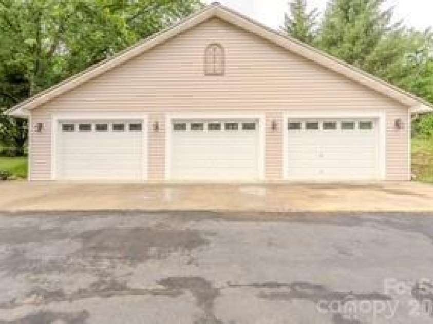 455 Avery Lane, Newland, NC 28657.  MLS# CAR4420126, YatesRealty ID 48283. 