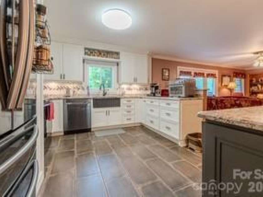 455 Avery Lane, Newland, NC 28657.  MLS# CAR4420126, YatesRealty ID 48283. 
