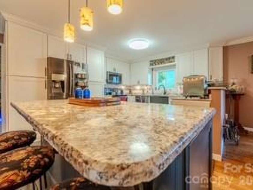 455 Avery Lane, Newland, NC 28657.  MLS# CAR4420126, YatesRealty ID 48283. 