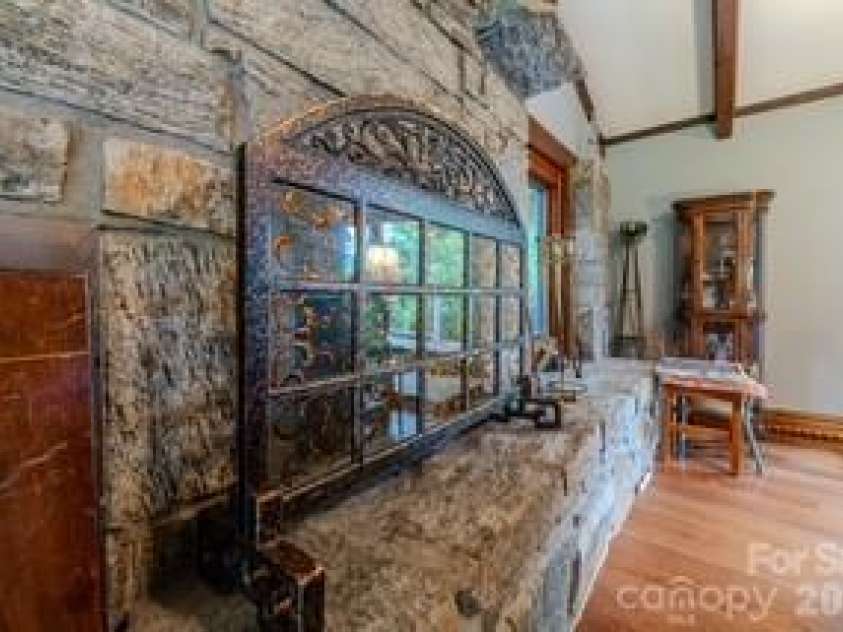 455 Avery Lane, Newland, NC 28657.  MLS# CAR4420126, YatesRealty ID 48283. 