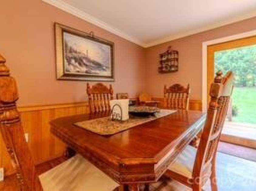 455 Avery Lane, Newland, NC 28657.  MLS# CAR4420126, YatesRealty ID 48283. 