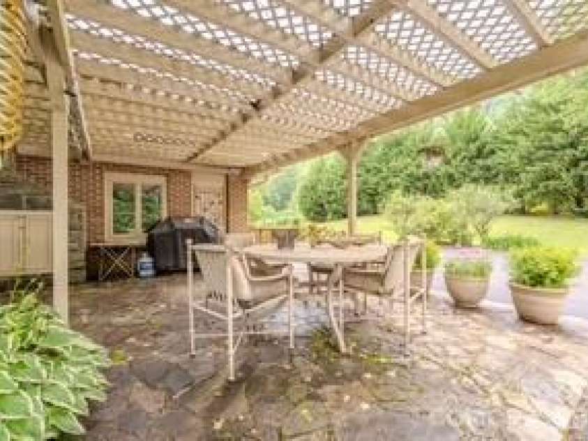 455 Avery Lane, Newland, NC 28657.  MLS# CAR4420126, YatesRealty ID 48283. 