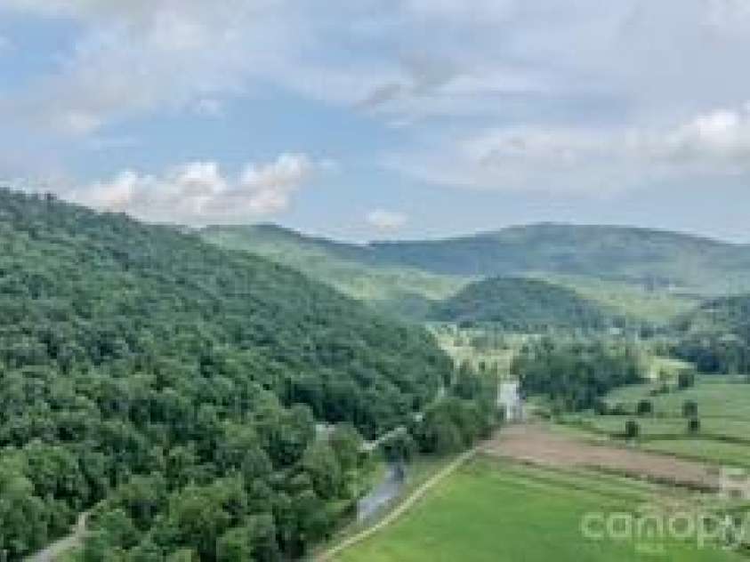 455 Avery Lane, Newland, NC 28657.  MLS# CAR4420126, YatesRealty ID 48283. 