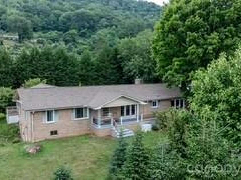 455 Avery Lane, Newland, NC 28657.  MLS# CAR4420126, YatesRealty ID 48283. 