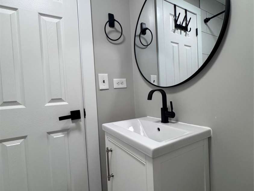 32146 Nc 740 Highway, Albemarle, NC 28001.  MLS# CAR4420403, YatesRealty ID 48285. Second bathroom