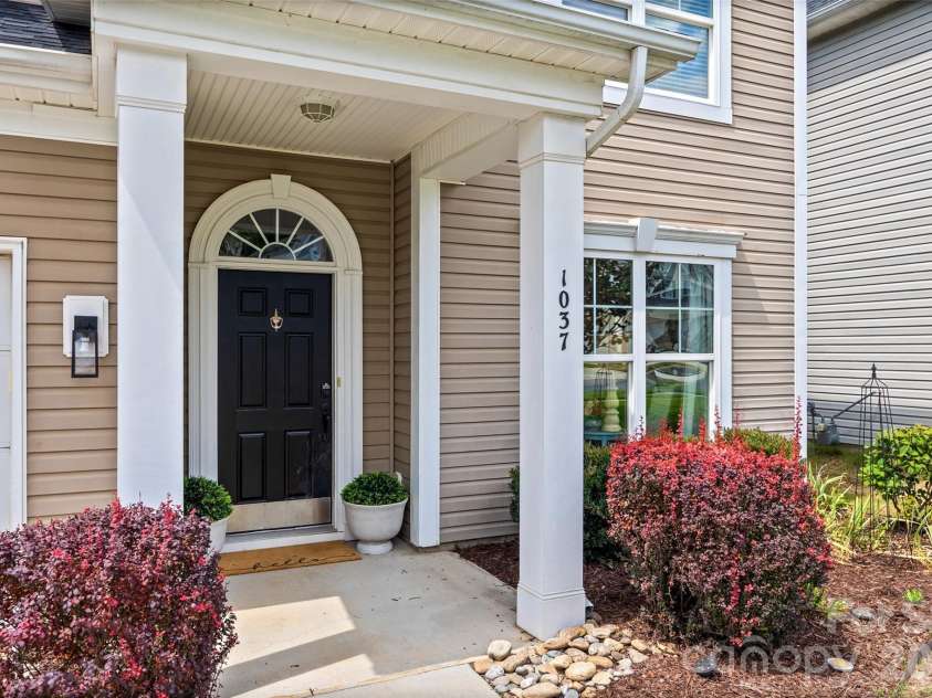 1037 Fleming Lane, Matthews, NC 28104.  MLS# CAR4411578, YatesRealty ID 48286. 