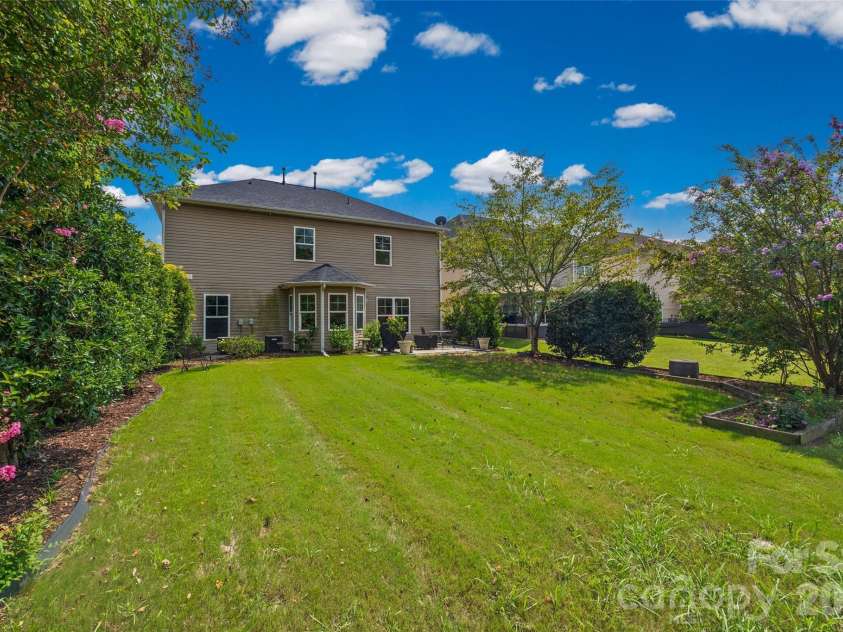 1037 Fleming Lane, Matthews, NC 28104.  MLS# CAR4411578, YatesRealty ID 48286. 