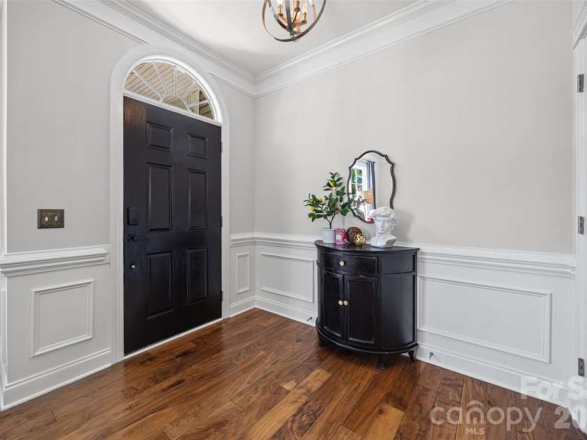 1037 Fleming Lane, Matthews, NC 28104.  MLS# CAR4411578, YatesRealty ID 48286. 
